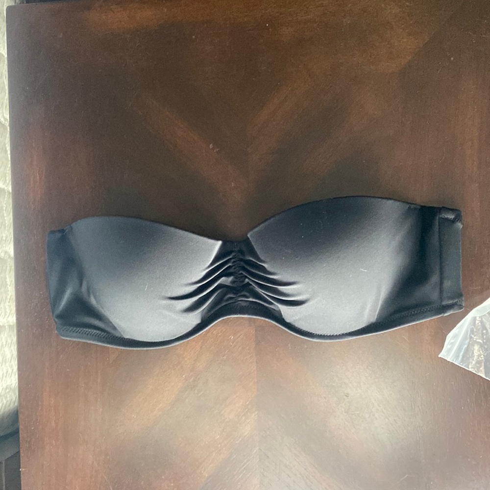 Victoria’s Secret New-Never Worn Bikini Top Black with back gold clasp